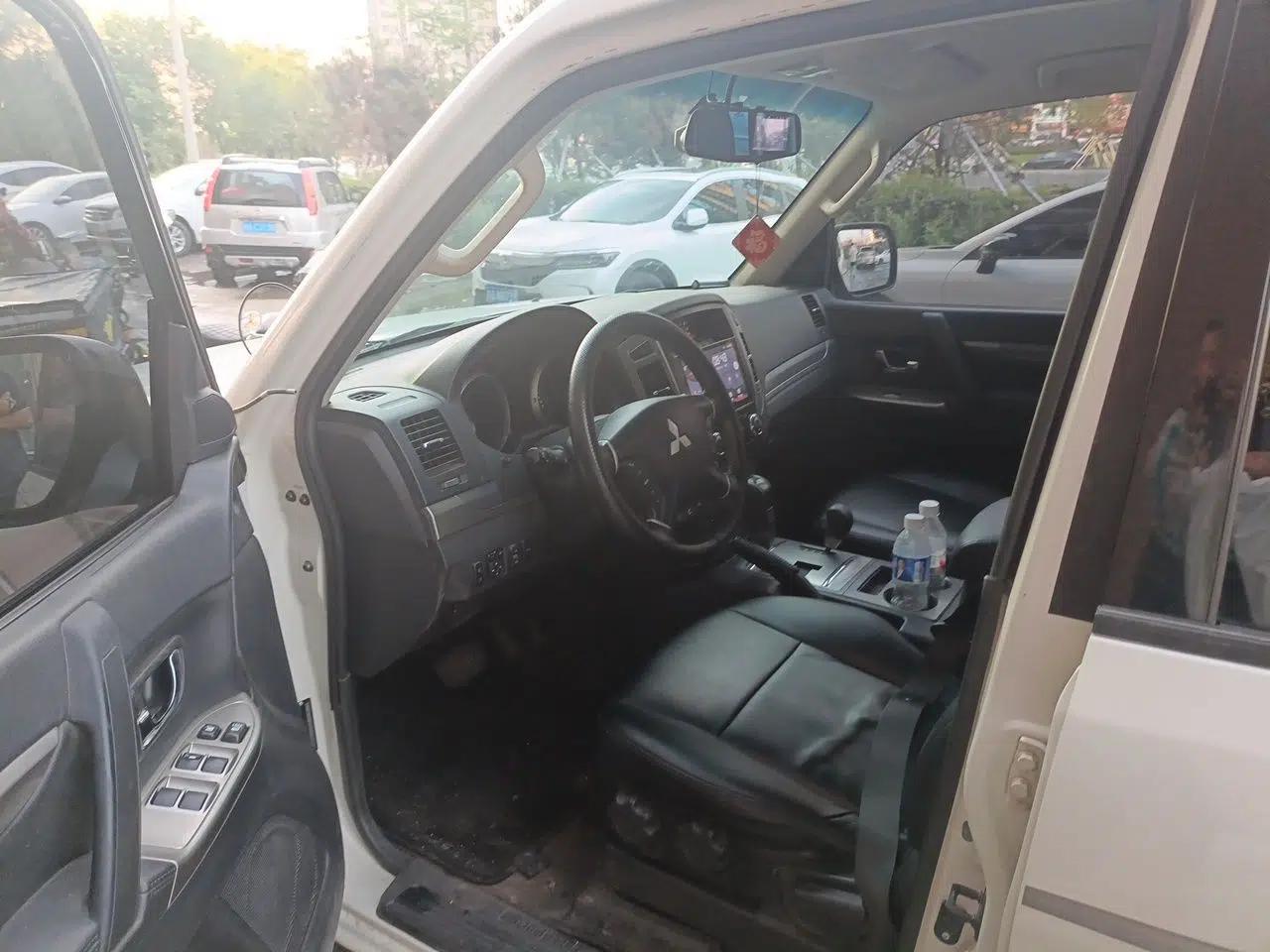 Mitsubishi Pajero — миниатюра 16
