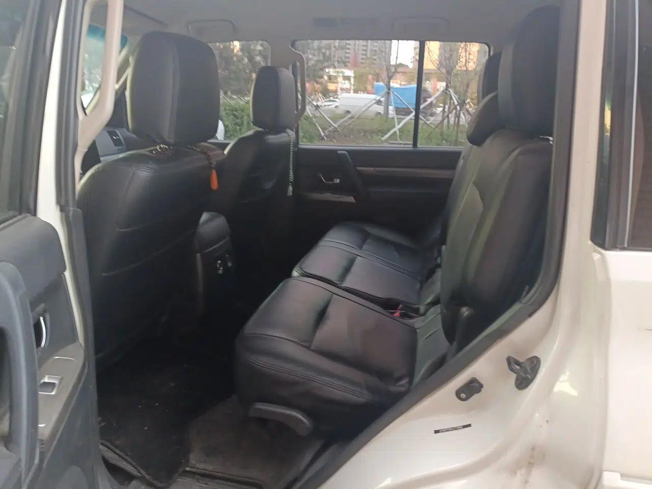 Mitsubishi Pajero — миниатюра 17