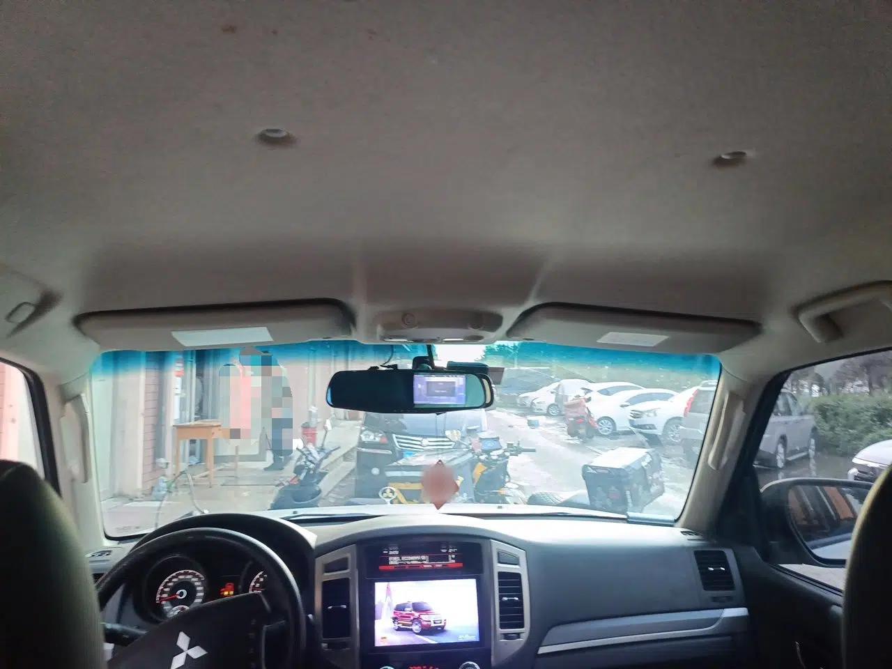 Mitsubishi Pajero — миниатюра 18