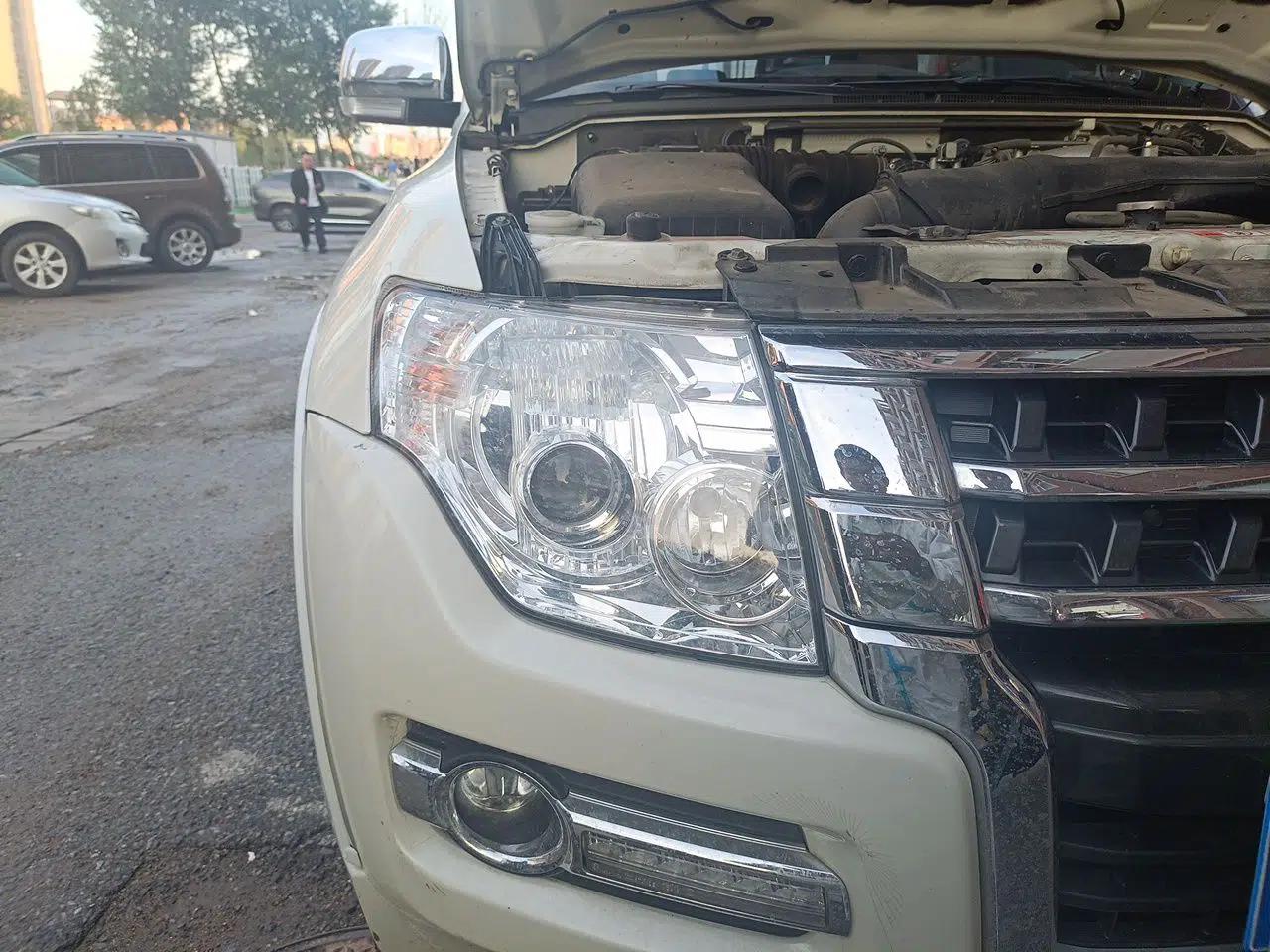 Mitsubishi Pajero — миниатюра 7