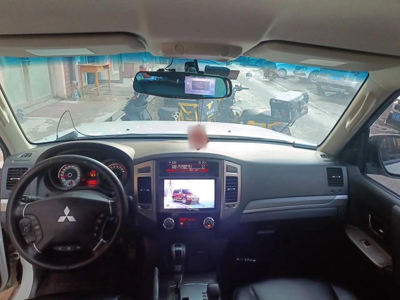 Mitsubishi Pajero — миниатюра 9