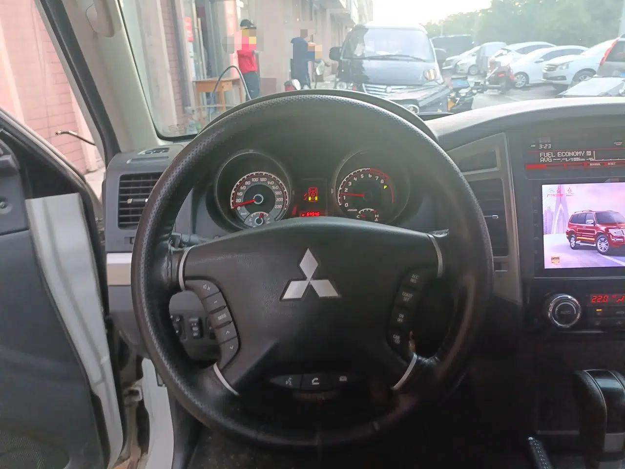 Mitsubishi Pajero — миниатюра 10