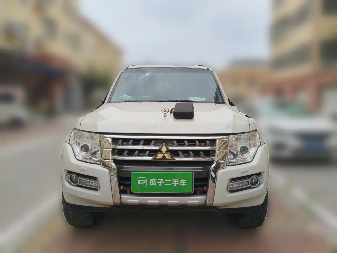 Mitsubishi Pajero — миниатюра 2