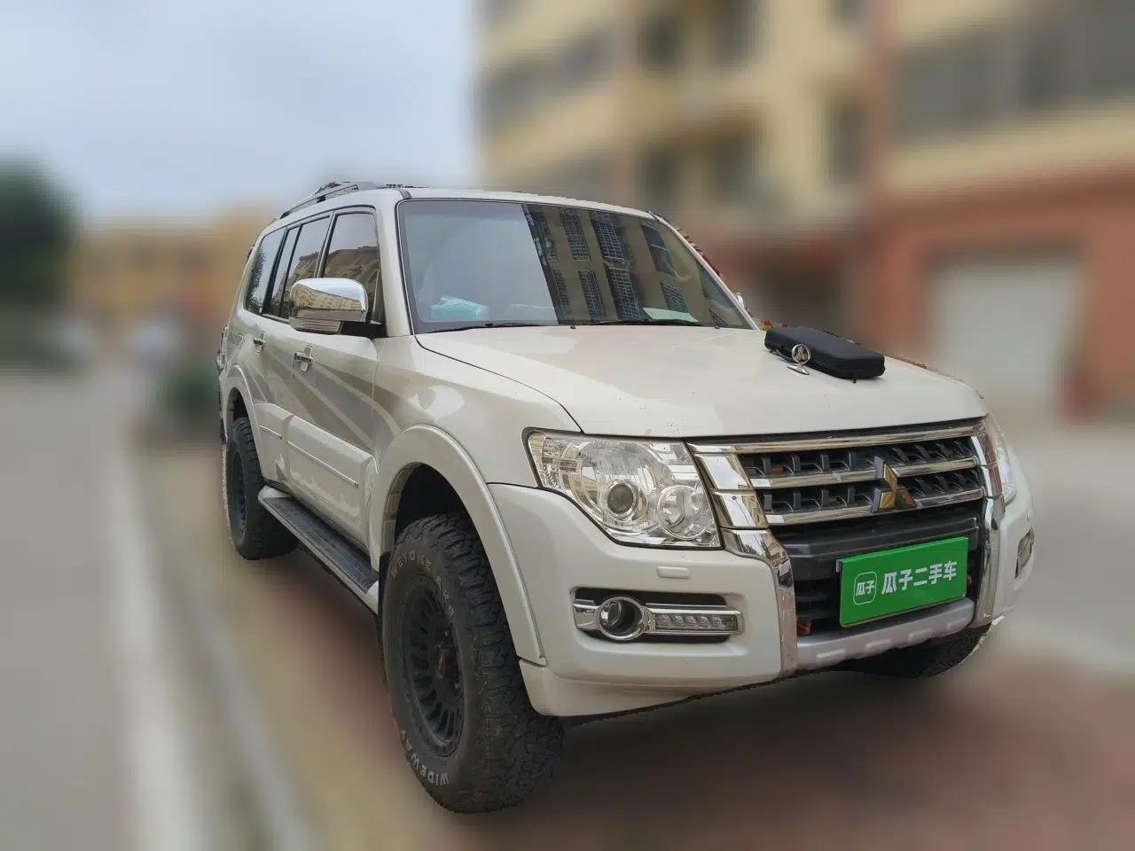 Mitsubishi Pajero — миниатюра 3