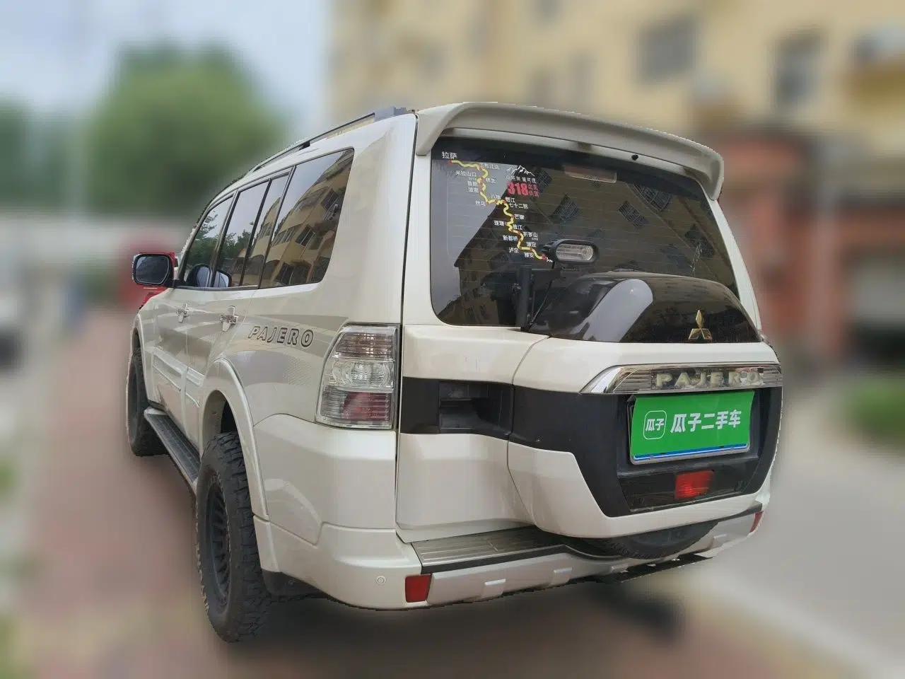 Mitsubishi Pajero — миниатюра 4