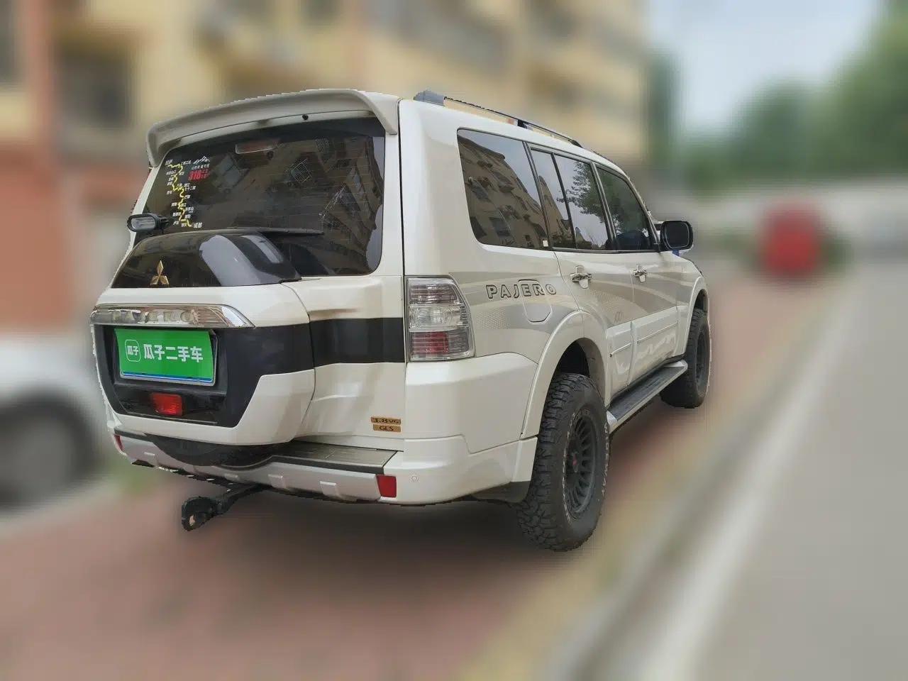 Mitsubishi Pajero — миниатюра 6