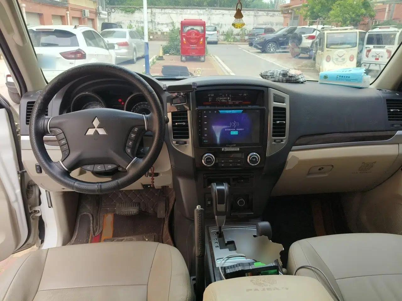 Mitsubishi Pajero — миниатюра 9