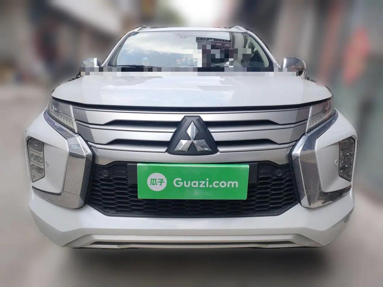 Mitsubishi Pajero — миниатюра 2