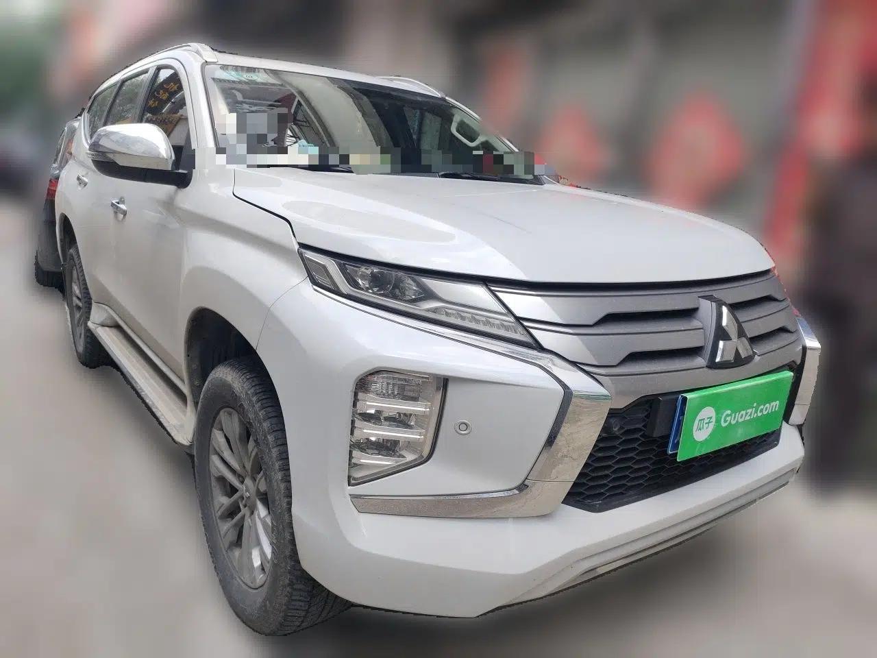 Mitsubishi Pajero — миниатюра 3
