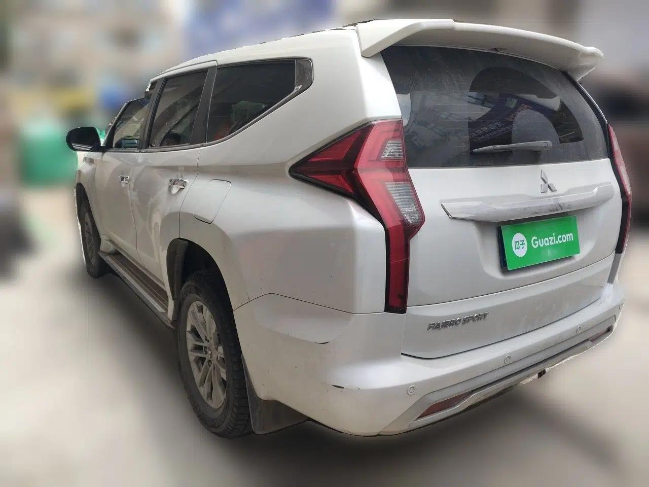 Mitsubishi Pajero — миниатюра 4