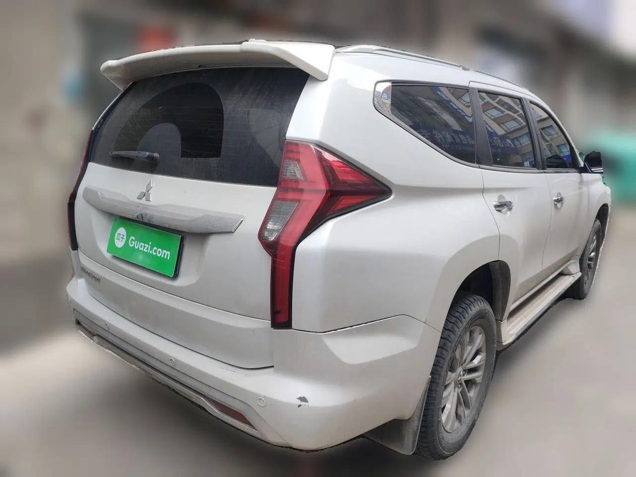 Mitsubishi Pajero — миниатюра 6