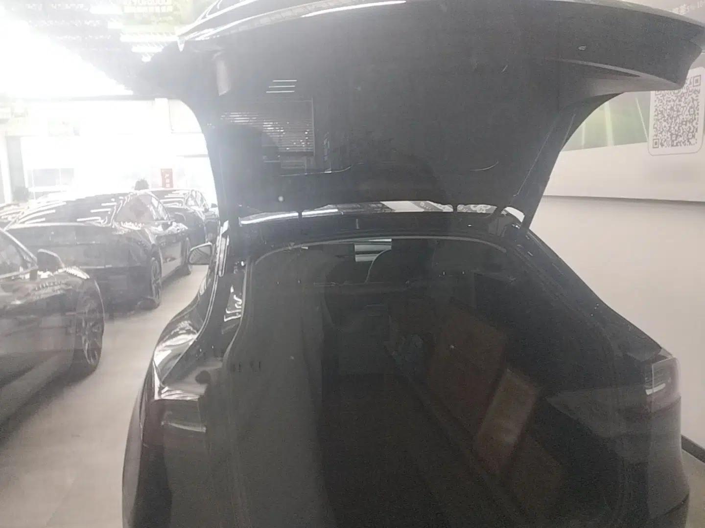 Tesla Model Y 2022 Revised Version Rear-Wheel Drive — миниатюра 27