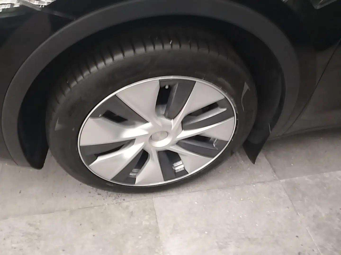 Tesla Model Y 2022 Revised Version Rear-Wheel Drive — миниатюра 10