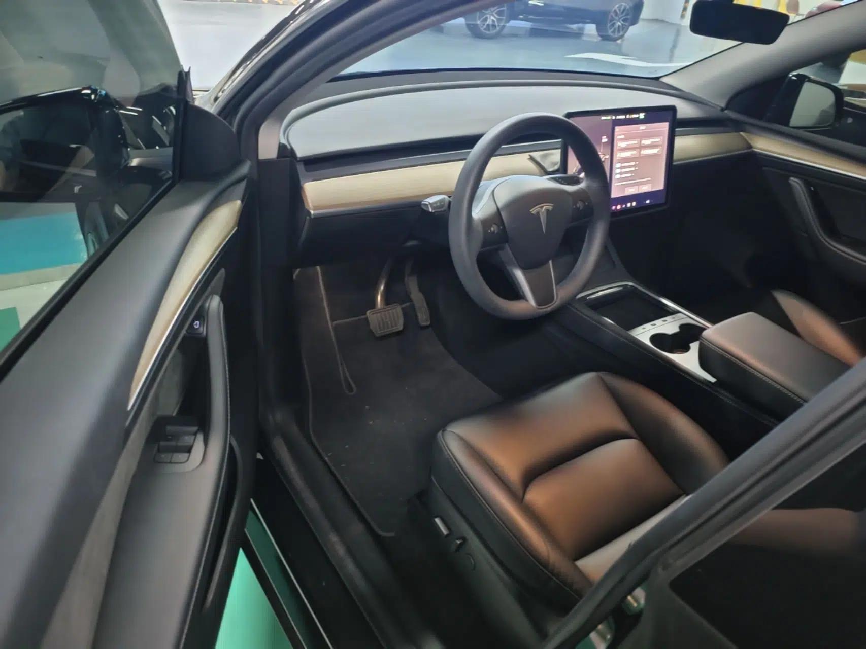 Tesla Model Y 2022 Revised Version Rear-Wheel Drive — миниатюра 18