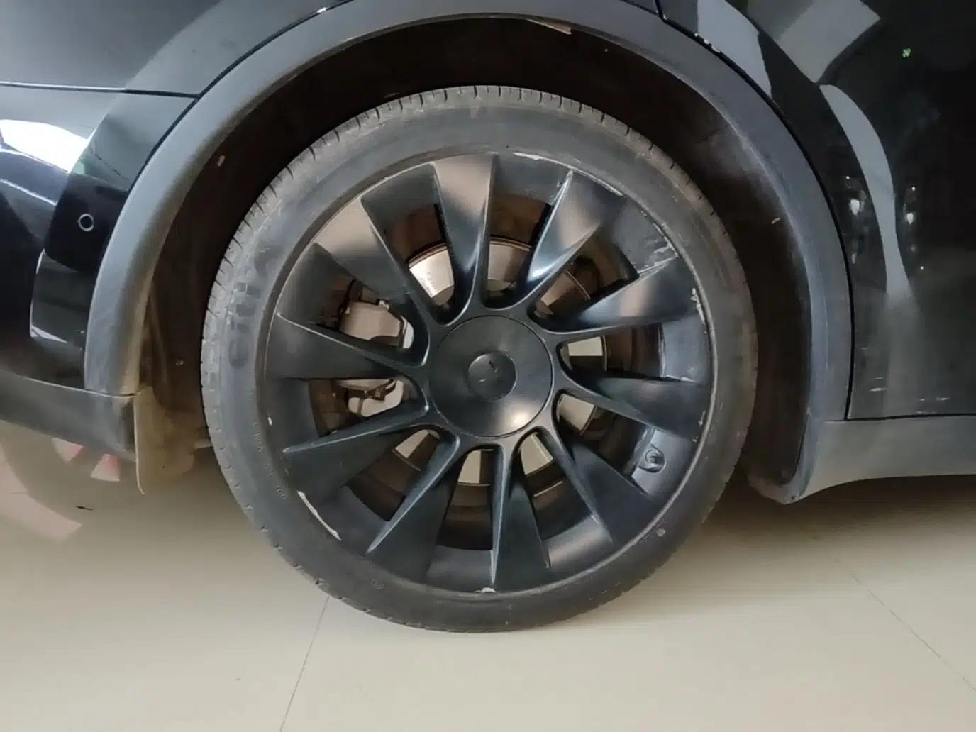 Tesla Model Y 2023 Rear-Wheel-Drive Version — миниатюра 11