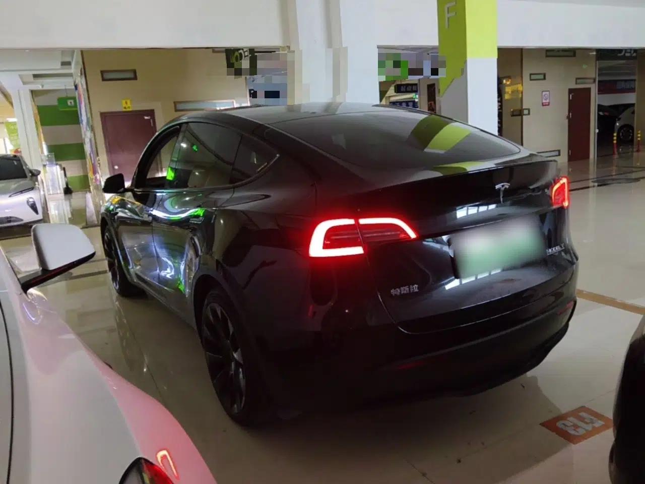 Tesla Model Y 2023 Rear-Wheel-Drive Version — миниатюра 4