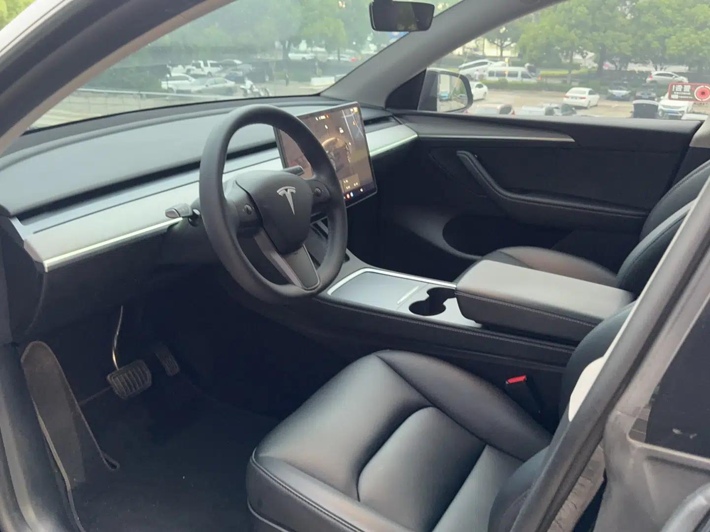 Tesla Model Y 2023 Rear-Wheel-Drive Version — миниатюра 11