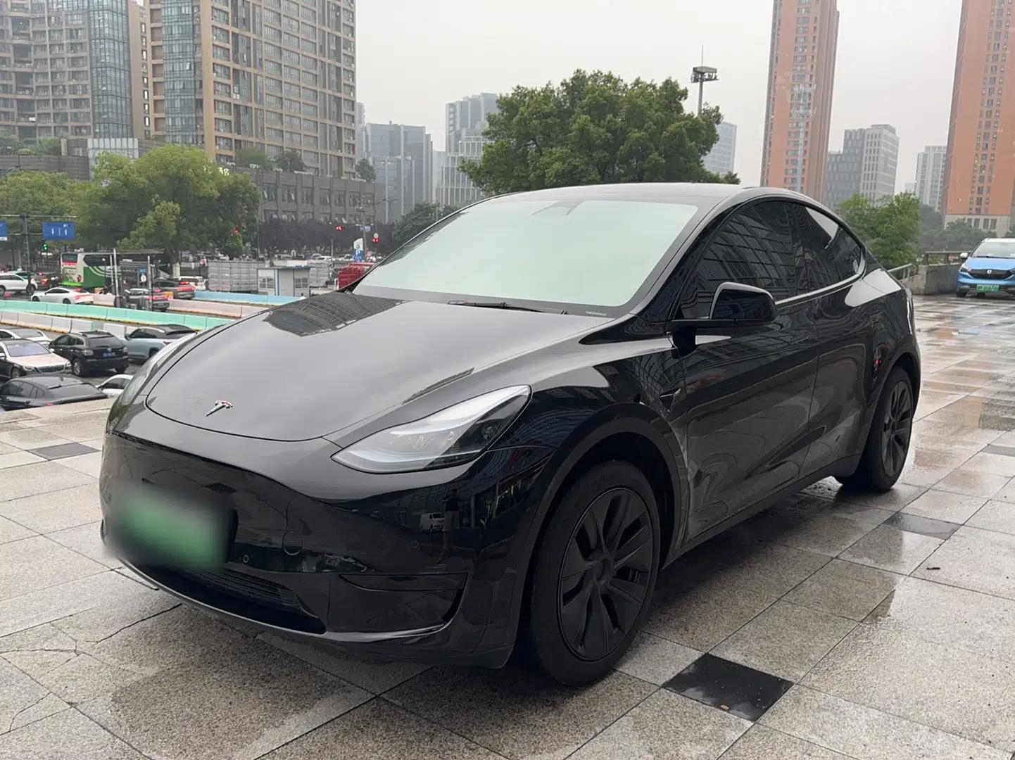 Tesla Model Y 2023 Rear-Wheel-Drive Version — миниатюра 3