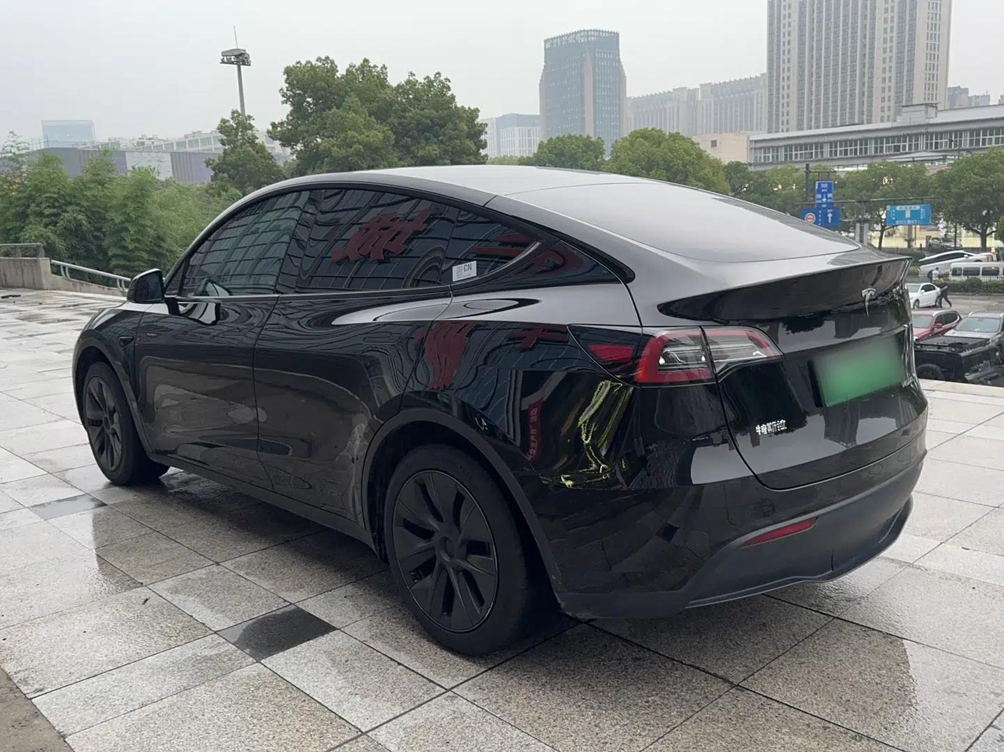 Tesla Model Y 2023 Rear-Wheel-Drive Version — миниатюра 5