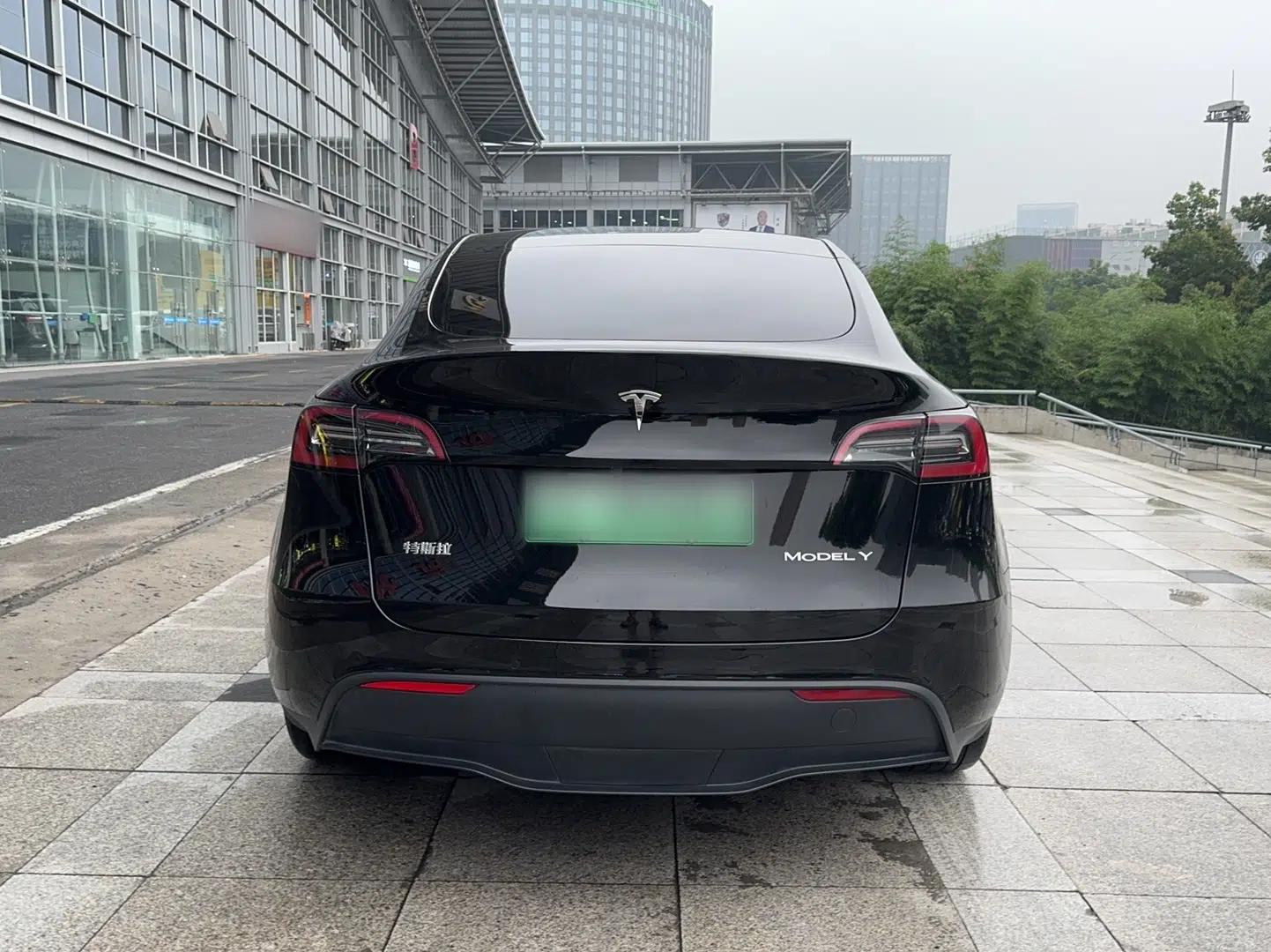 Tesla Model Y 2023 Rear-Wheel-Drive Version — миниатюра 6