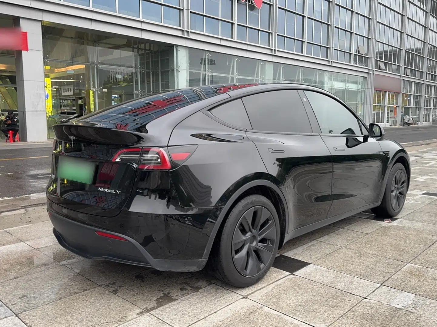Tesla Model Y 2023 Rear-Wheel-Drive Version — миниатюра 8