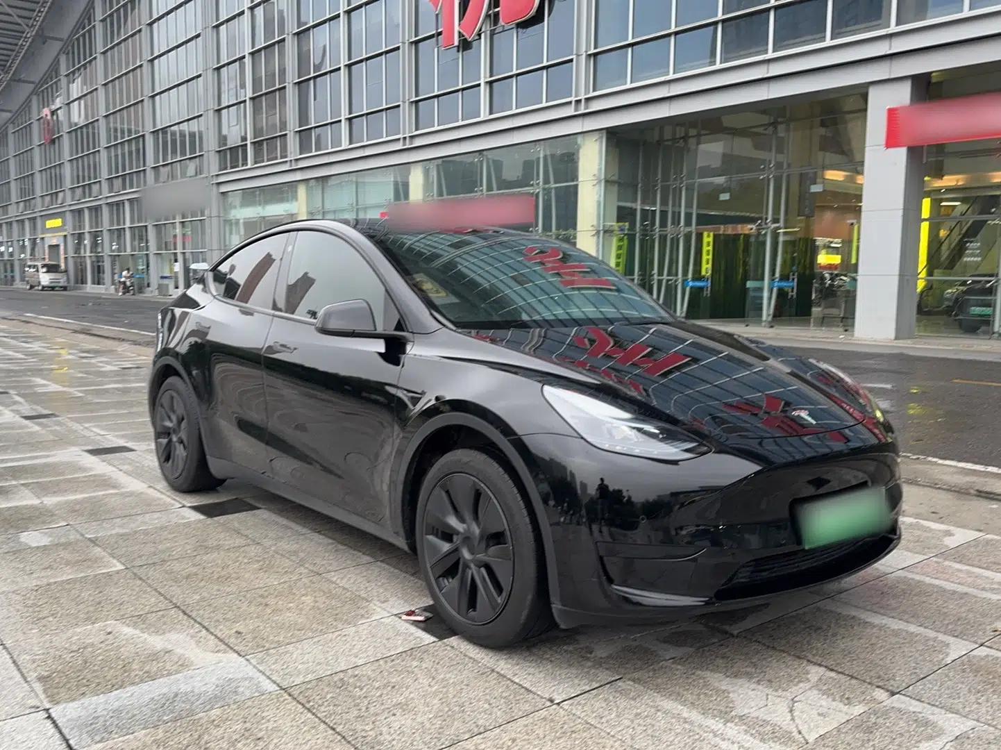 Tesla Model Y 2023 Rear-Wheel-Drive Version — миниатюра 9
