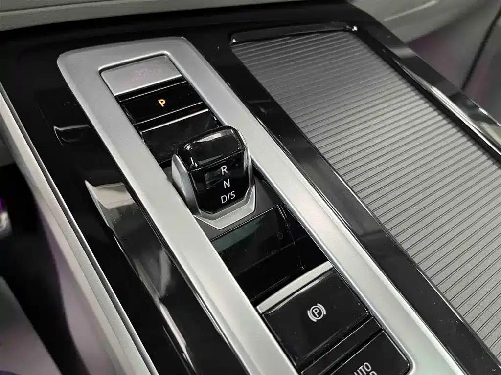 2023 Range Rover 380TSI AWD R-Line Cruiser — миниатюра 5