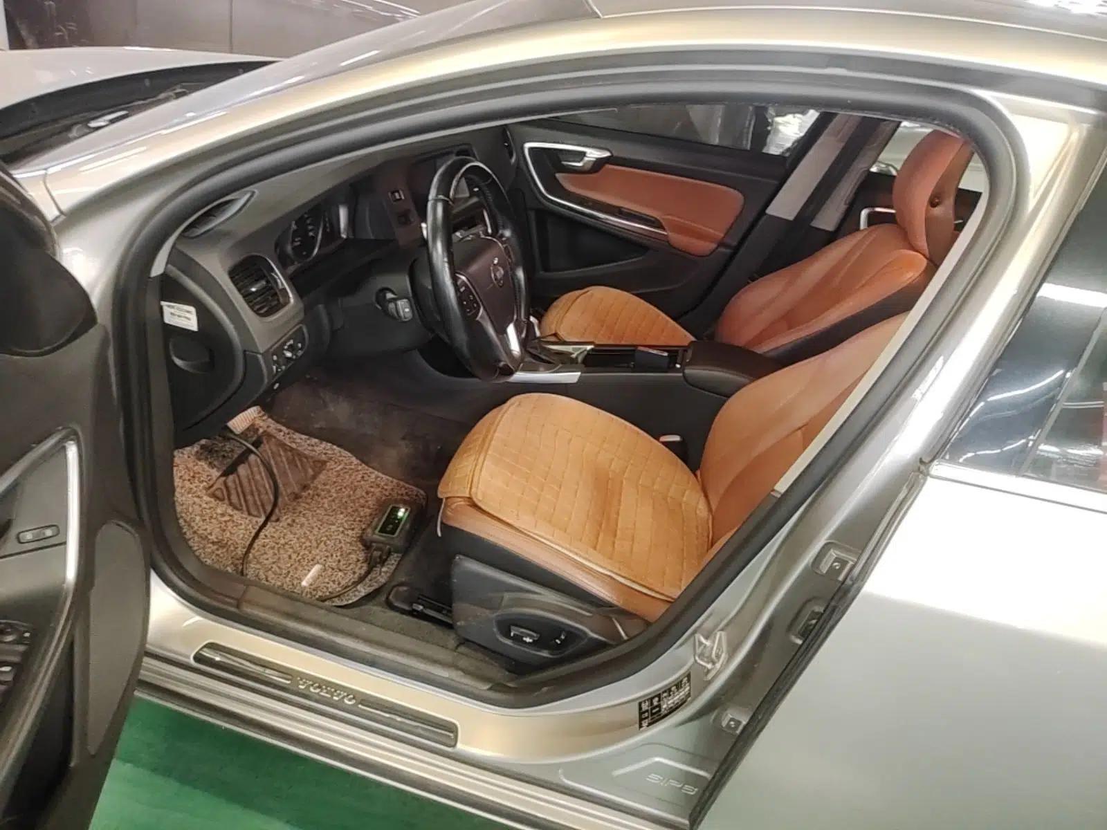 Volvo S60 2014 S60L 2.0T Zhiyuan Edition — миниатюра 17