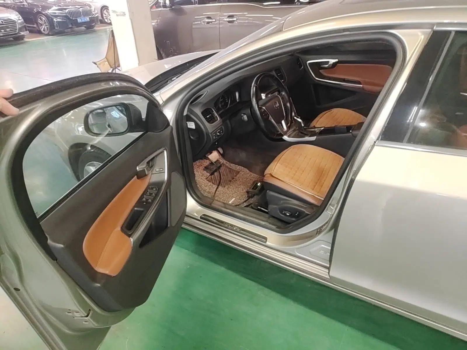 Volvo S60 2014 S60L 2.0T Zhiyuan Edition — миниатюра 18