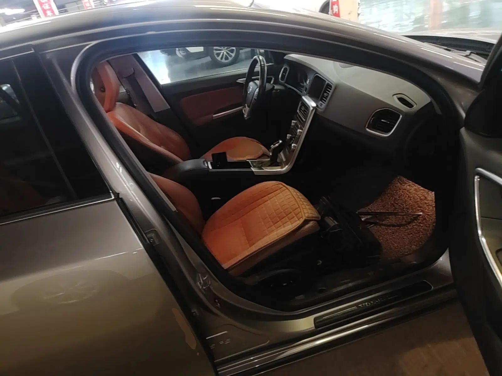 Volvo S60 2014 S60L 2.0T Zhiyuan Edition — миниатюра 19