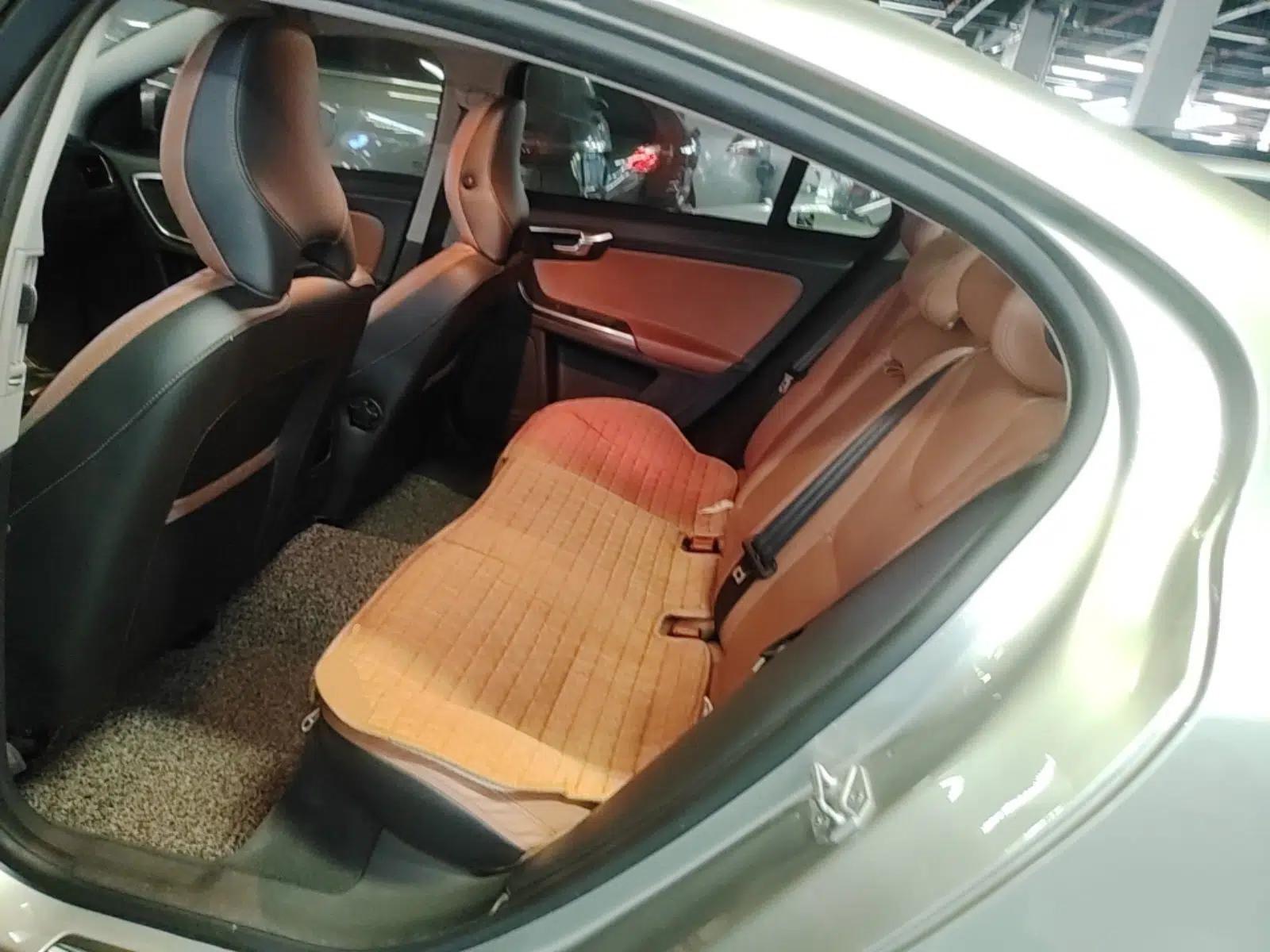 Volvo S60 2014 S60L 2.0T Zhiyuan Edition — миниатюра 20