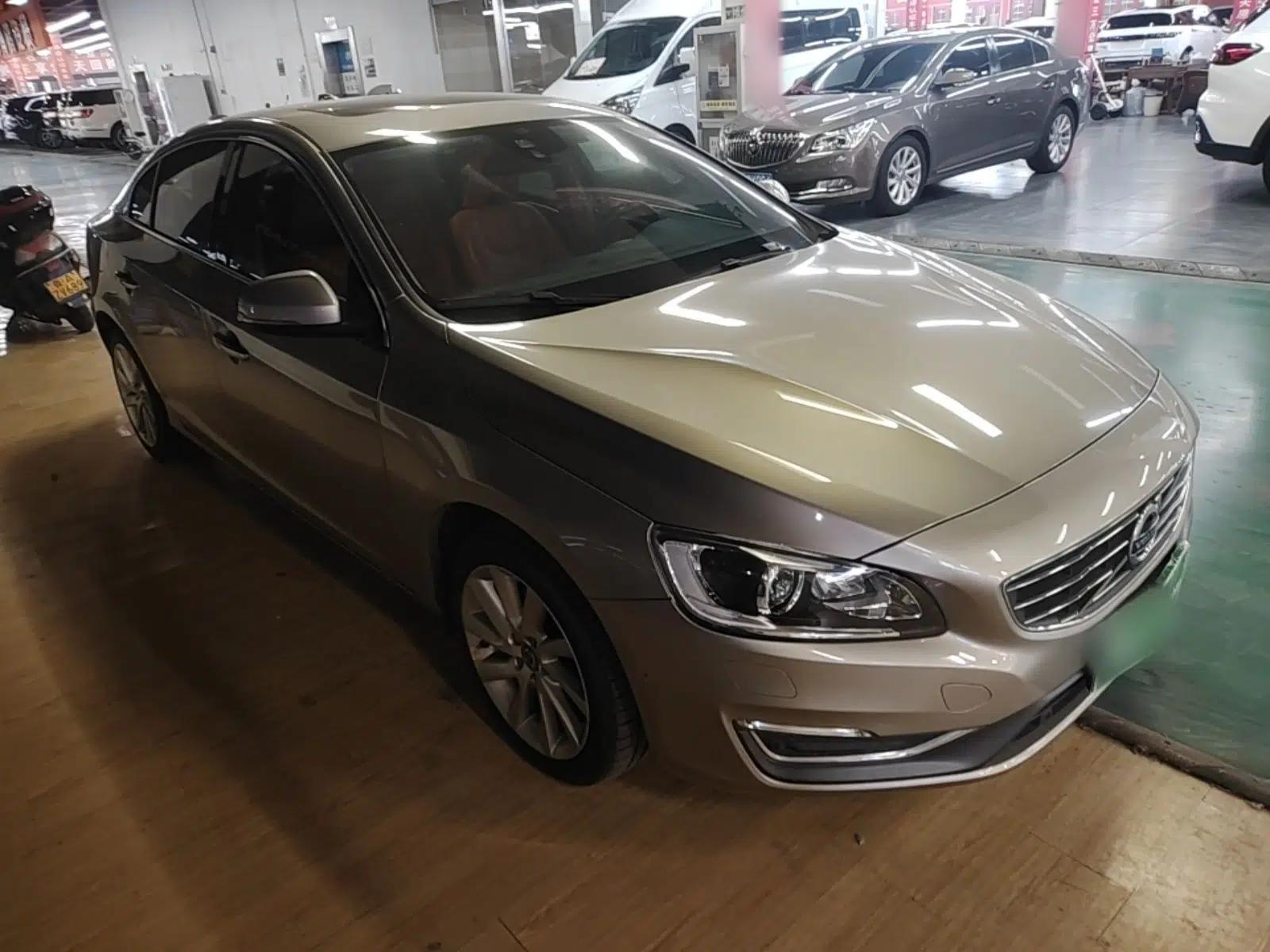 Volvo S60 2014 S60L 2.0T Zhiyuan Edition — миниатюра 3