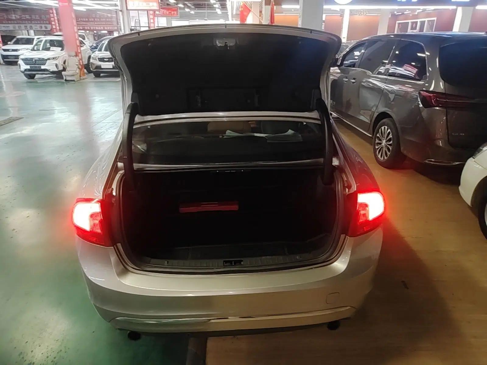 Volvo S60 2014 S60L 2.0T Zhiyuan Edition — миниатюра 22