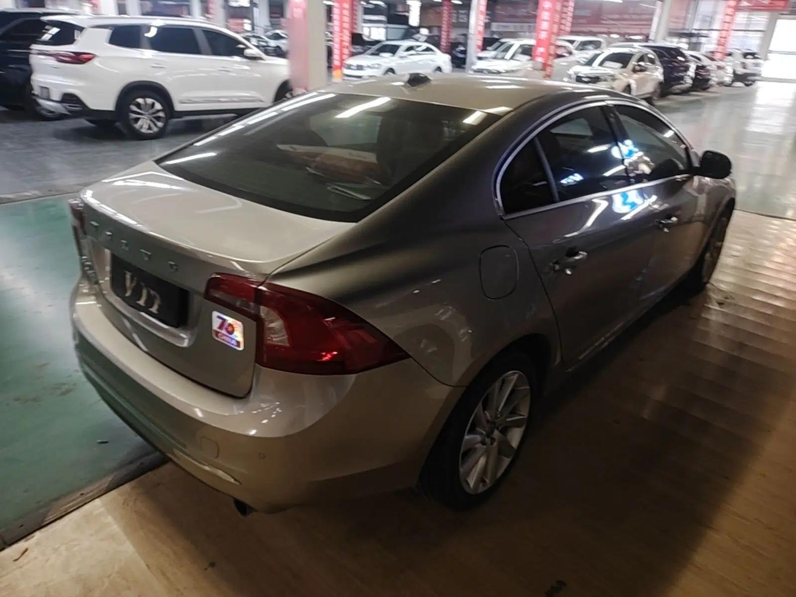 Volvo S60 2014 S60L 2.0T Zhiyuan Edition — миниатюра 6