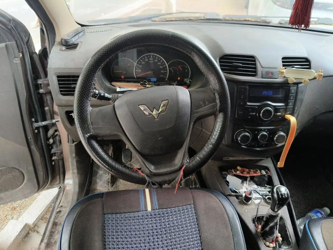 Wuling Hongguang 2014 1.5L S Standard Version — миниатюра 10