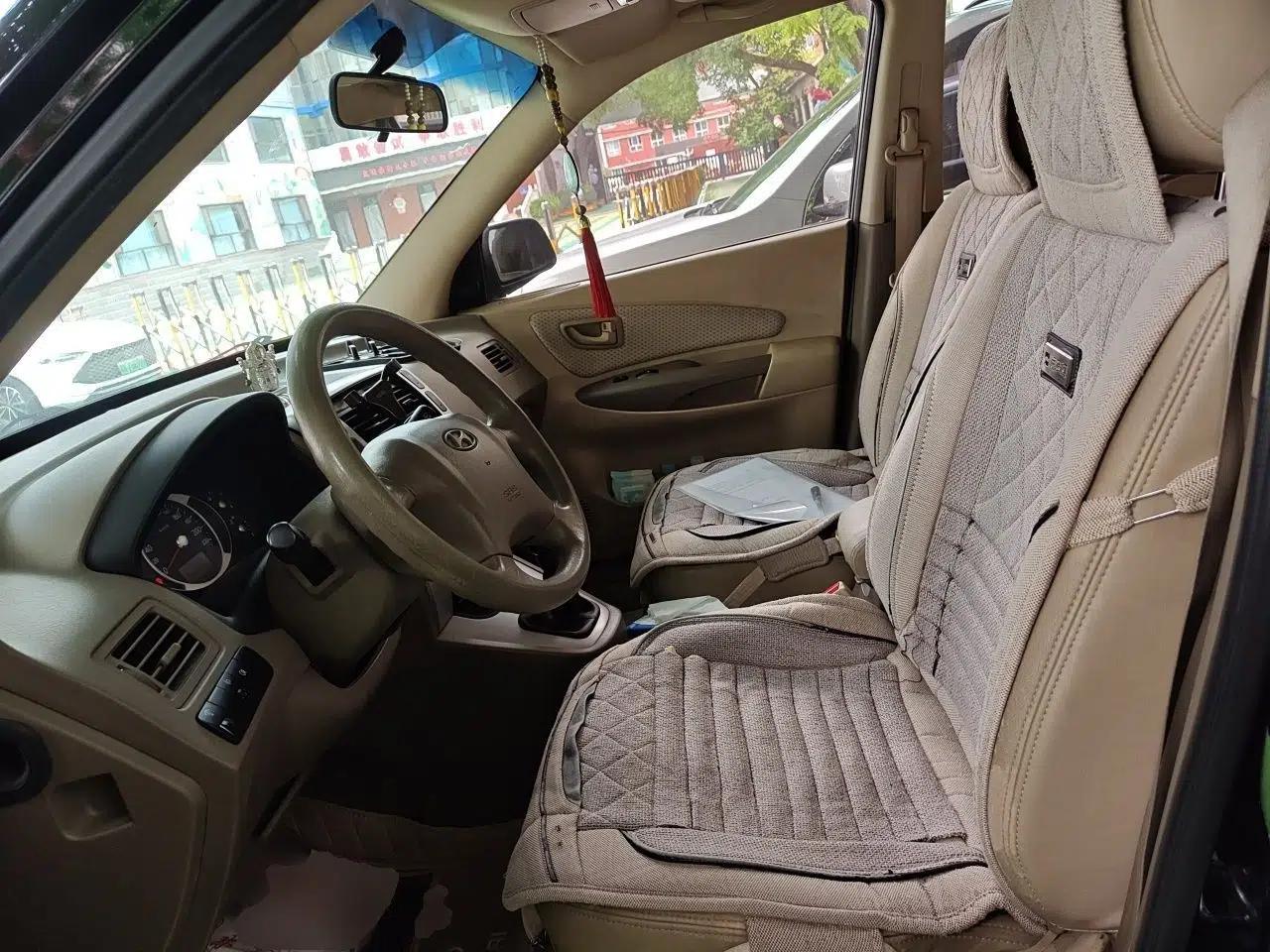 Hyundai Tucson 2013 2.0L Manual Two-Wheel Drive Fashion Edition — миниатюра 15
