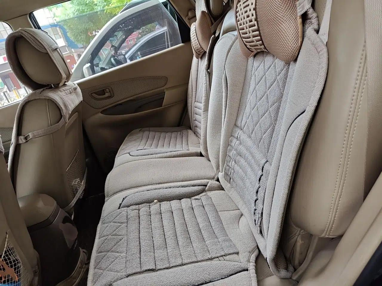 Hyundai Tucson 2013 2.0L Manual Two-Wheel Drive Fashion Edition — миниатюра 17