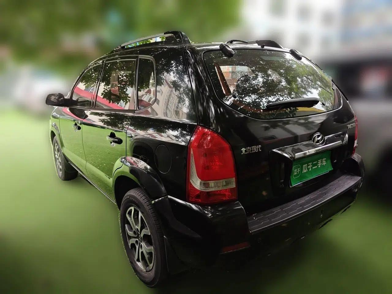 Hyundai Tucson 2013 2.0L Manual Two-Wheel Drive Fashion Edition — миниатюра 4