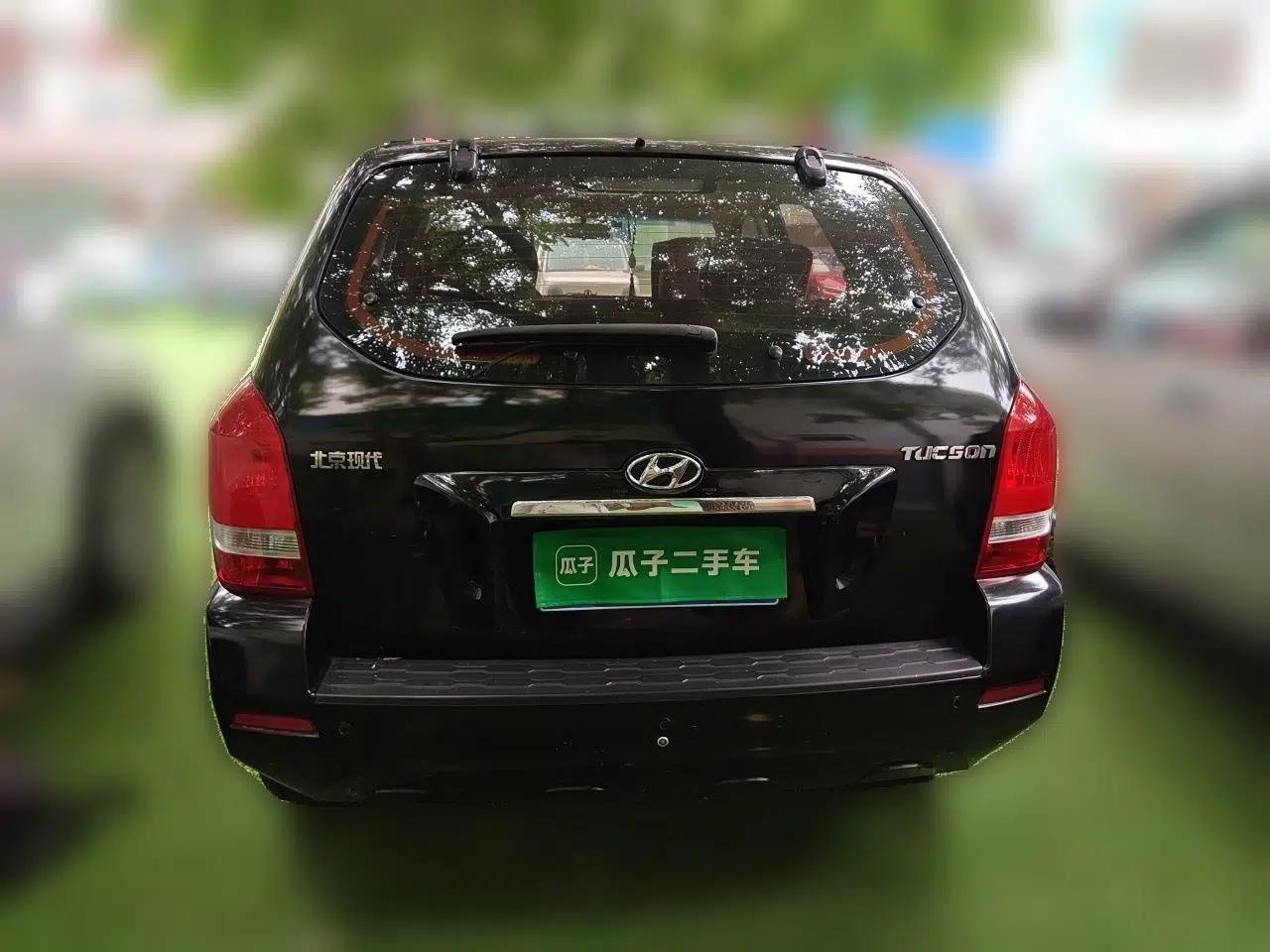 Hyundai Tucson 2013 2.0L Manual Two-Wheel Drive Fashion Edition — миниатюра 5
