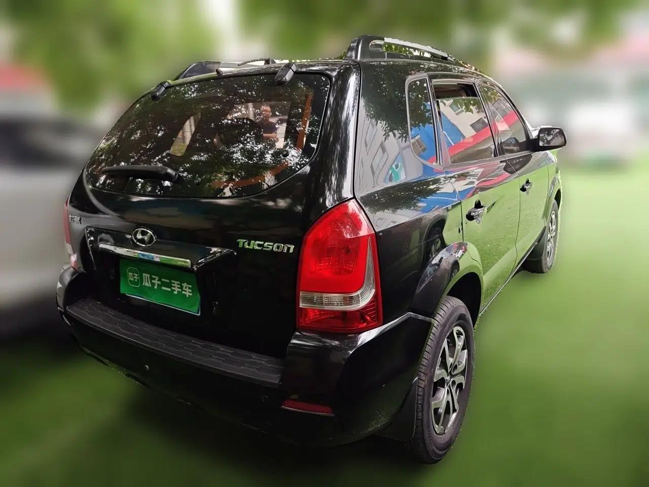 Hyundai Tucson 2013 2.0L Manual Two-Wheel Drive Fashion Edition — миниатюра 6