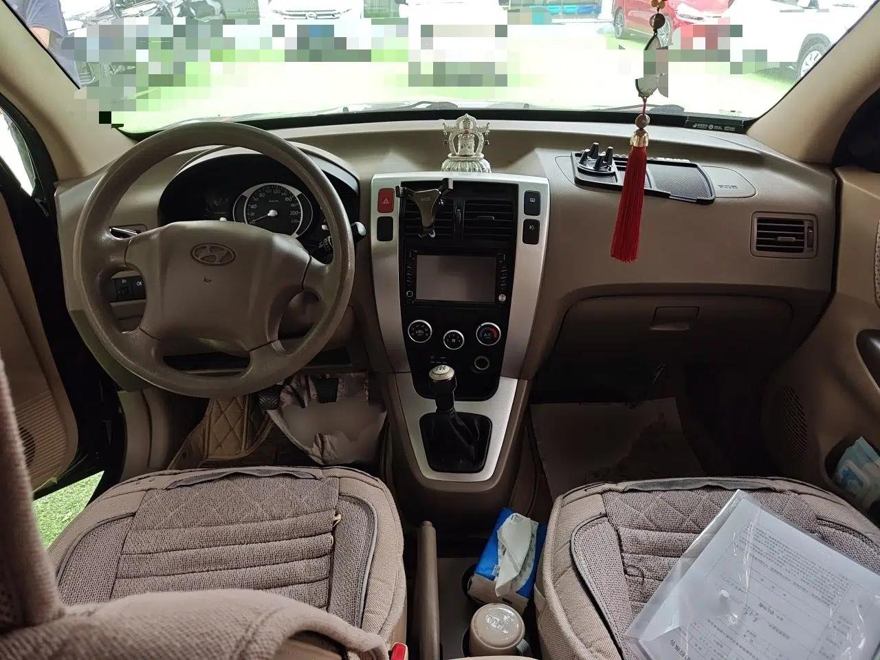 Hyundai Tucson 2013 2.0L Manual Two-Wheel Drive Fashion Edition — миниатюра 9