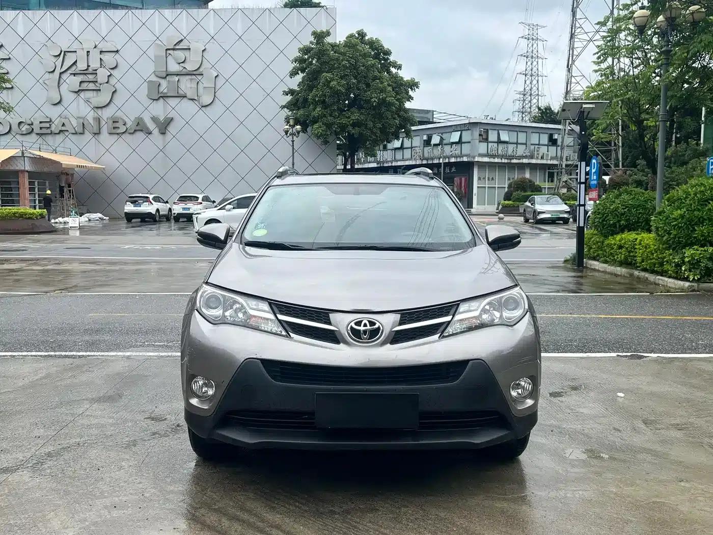 2015 RAV4 2.0L CVT 2WD Fashion Edition — миниатюра 3