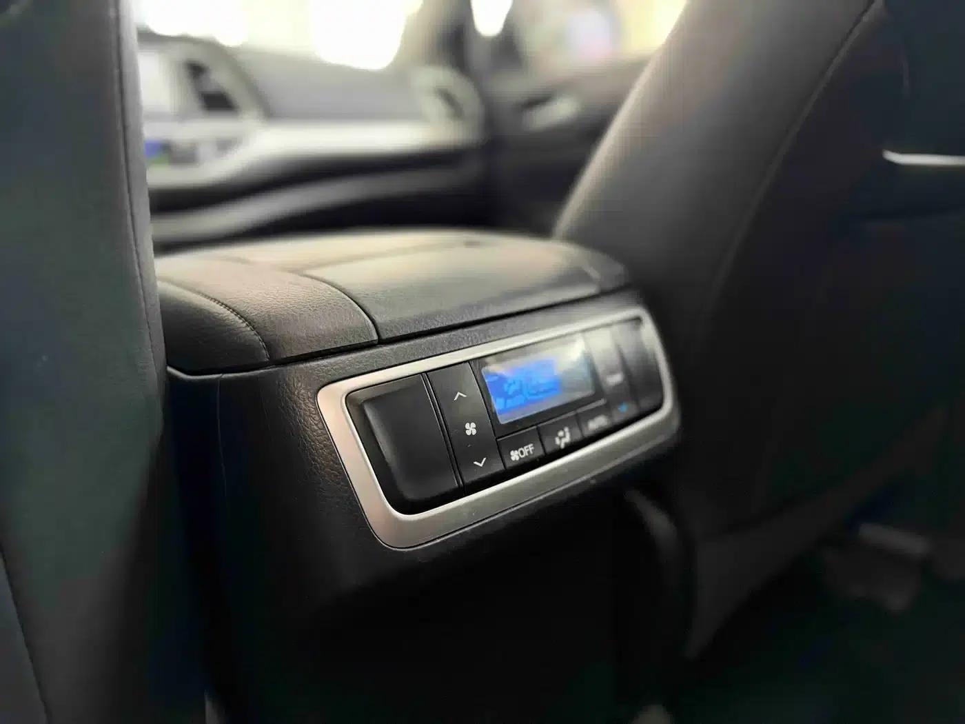 2017 Highlander 2.0T AWD Luxury 7-seater — миниатюра 11