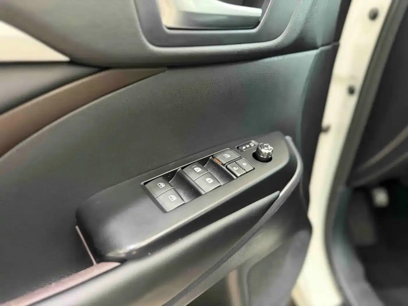 2017 Highlander 2.0T AWD Luxury 7-seater — миниатюра 14