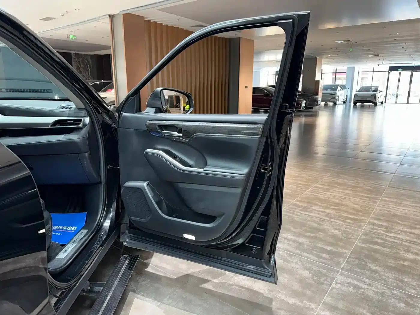 2022 Toyota Highlander Hybrid 2.5L AWD Supreme Edition 7-Seater — миниатюра 19