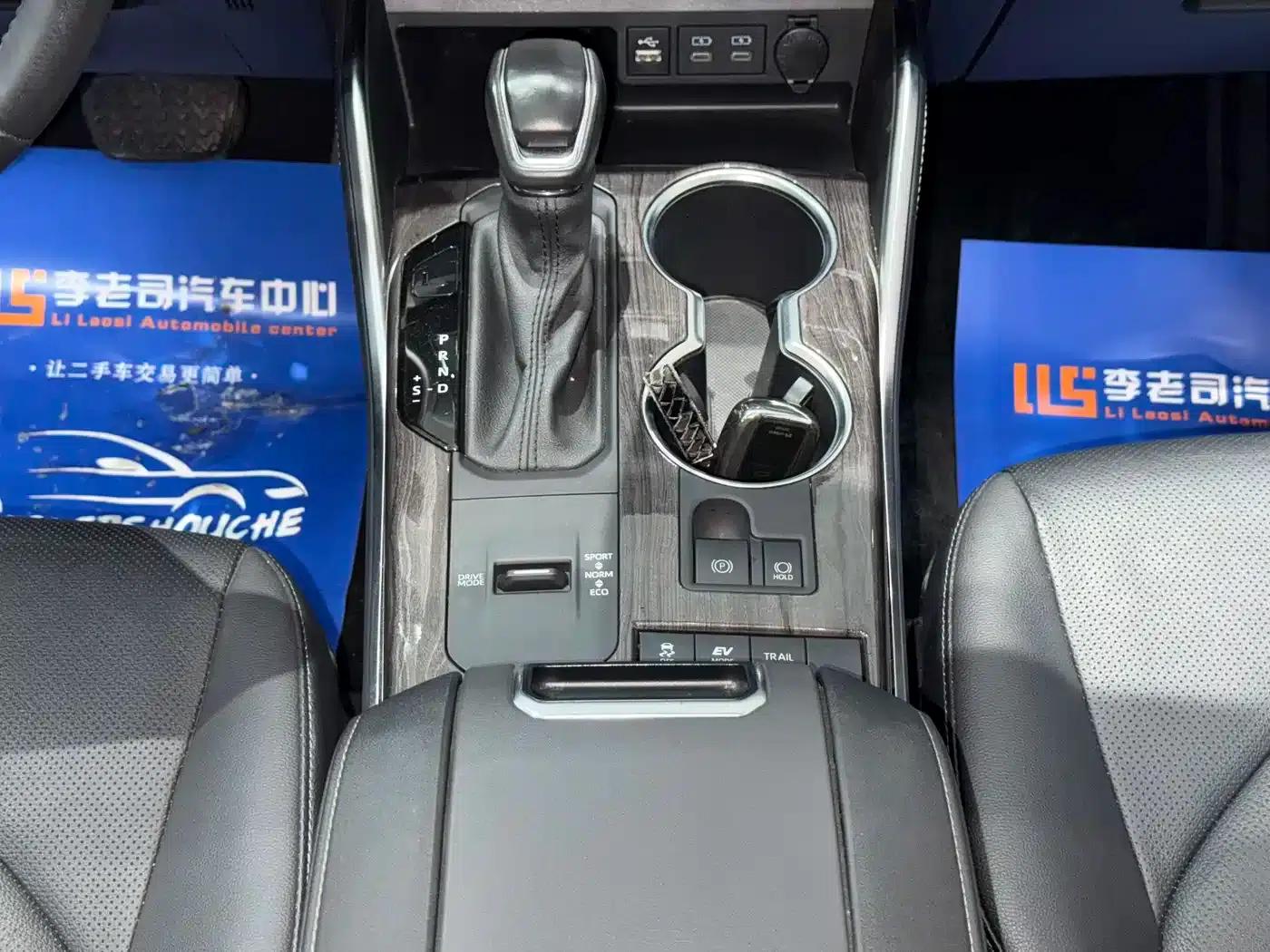 2022 Toyota Highlander Hybrid 2.5L AWD Supreme Edition 7-Seater — миниатюра 9