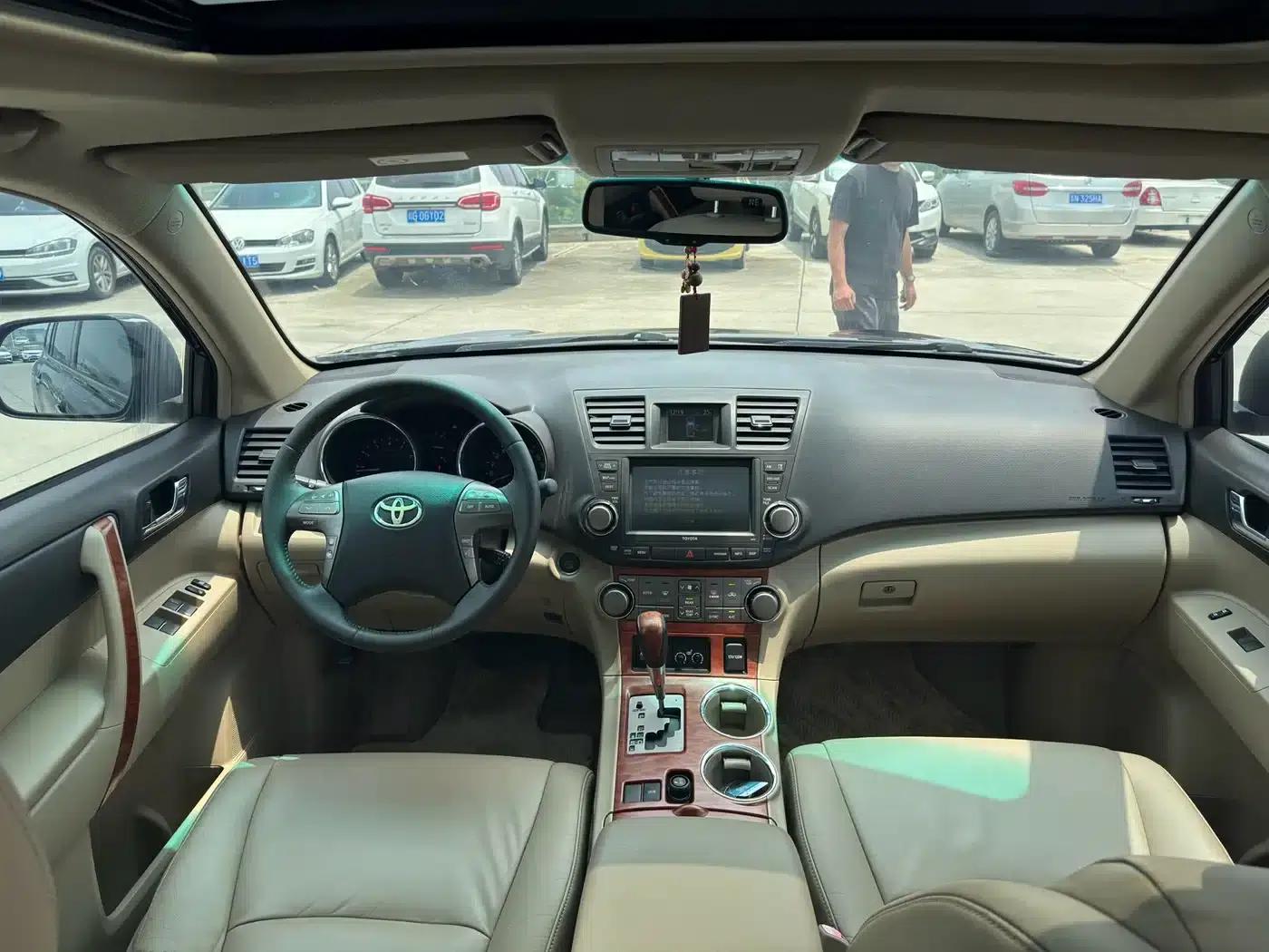 Highlander 2009 2.7L 2WD 7-seater Supreme Edition — миниатюра 6