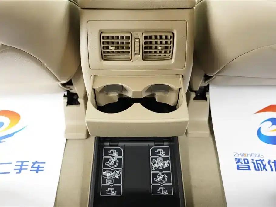2012 Highlander 2.7L 2WD 5-seater Elite Edition — миниатюра 23