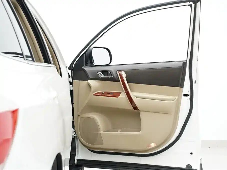 2012 Highlander 2.7L 2WD 5-seater Elite Edition — миниатюра 29