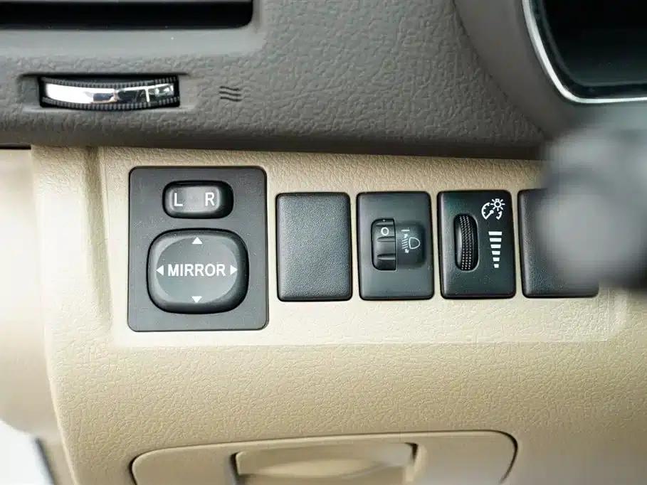 2012 Highlander 2.7L 2WD 5-seater Elite Edition — миниатюра 8
